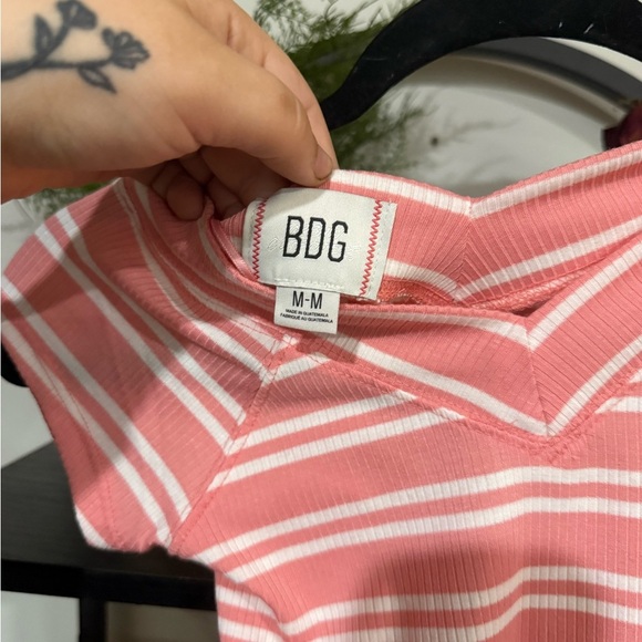 BDG Pink Fitted Ribbed Short Sleeve Tee size medium - Picture 3 of 4